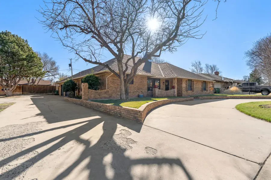 215 Somerset Street, Borger, TX 79007 - #2