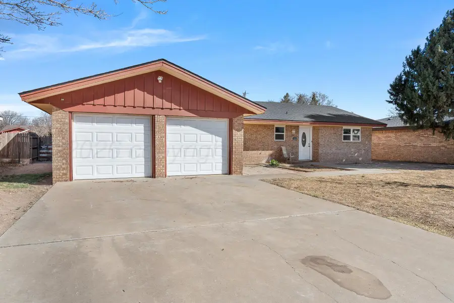 1518 Ruskin Circle Drive, Dimmitt, TX 79027 - #2