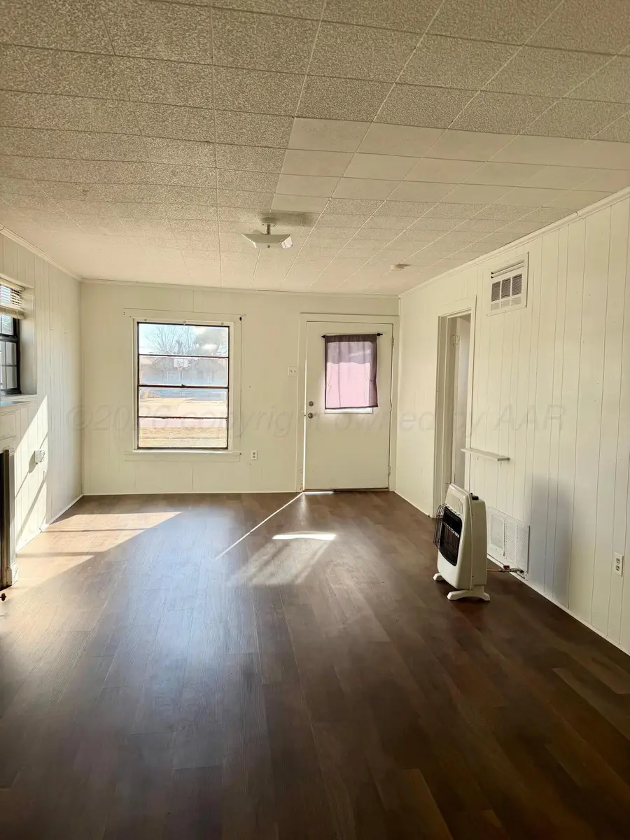 508 Ave C Nw, Childress, TX 79201 - #2