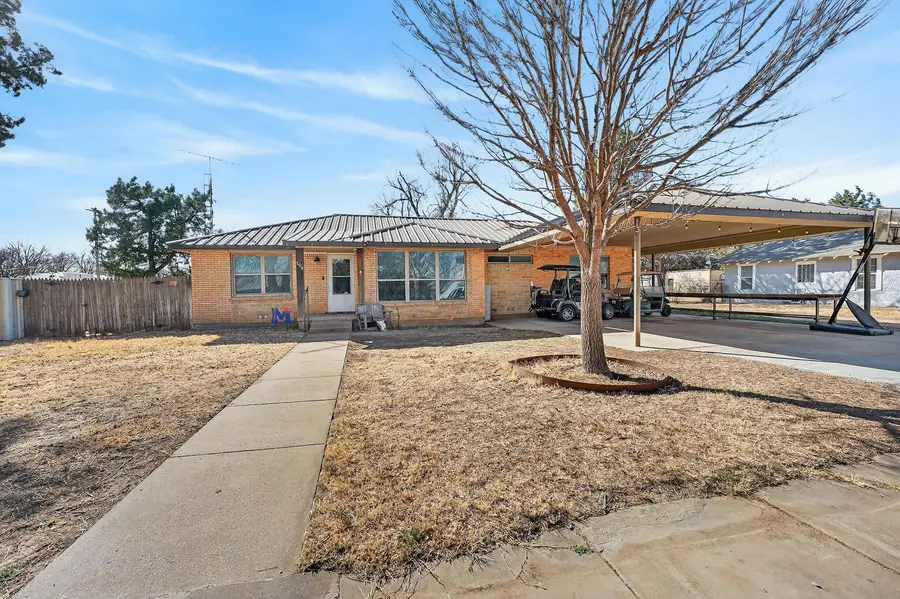 104 S Vine Street, Claude, TX 79019 - #3