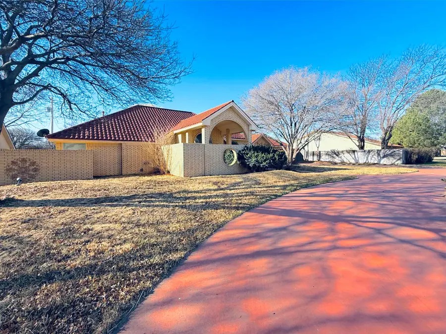 1700 NE 2nd Street, Dumas, TX 79029-3400 - #2