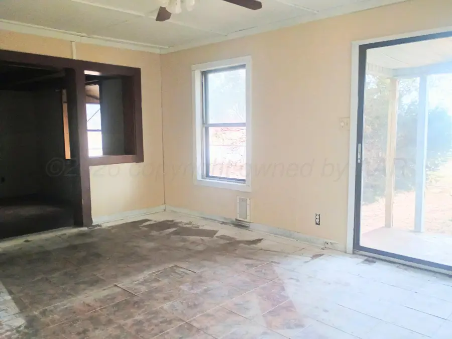 600 Allen Avenue, Stinnett, TX 79083 - #2