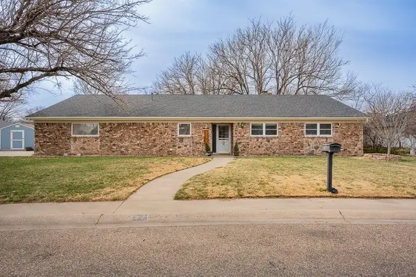 32 Village Drive, Canyon, TX 79015-1802