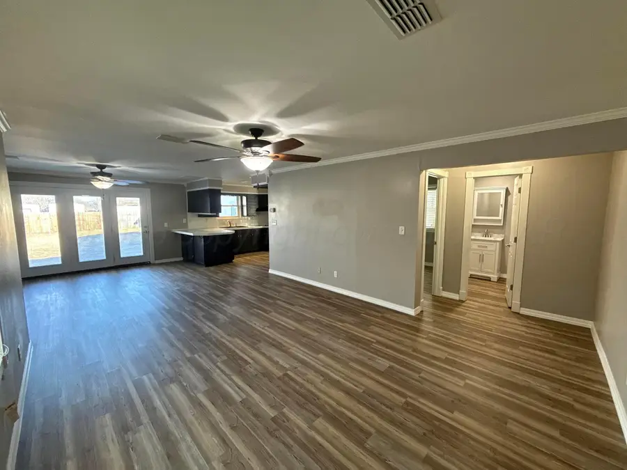 609 S Drake Street, Perryton, TX 79070-3438 - #3