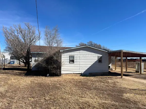 802 S Maple Avenue, Friona, TX 79035