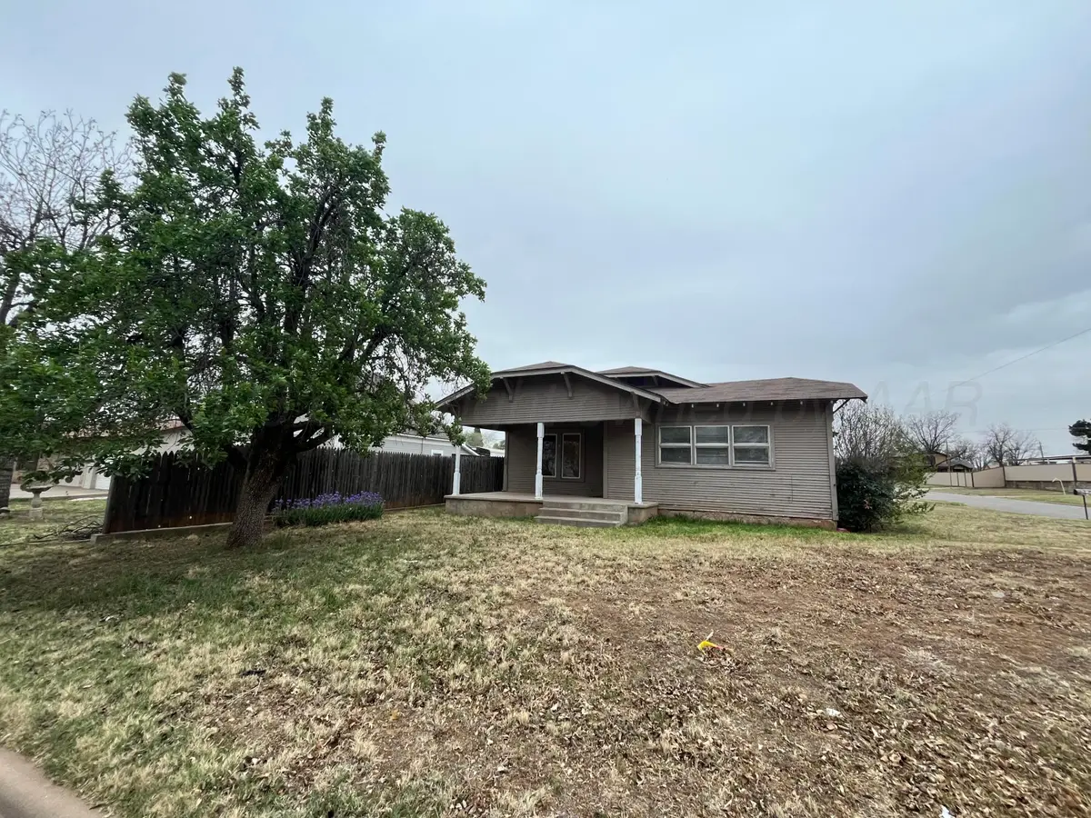 300 Avenue E, Childress, TX 79201 - #1