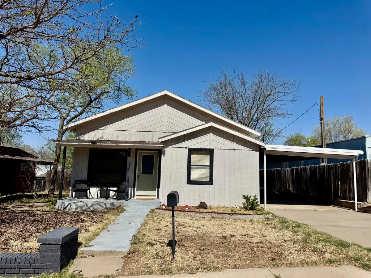 411 E Kingman Avenue, Canadian, TX 79014 - #1