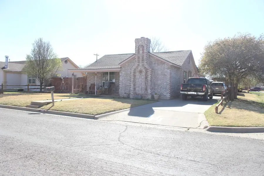 523 Blevins Street, Hereford, TX 79045 - #2