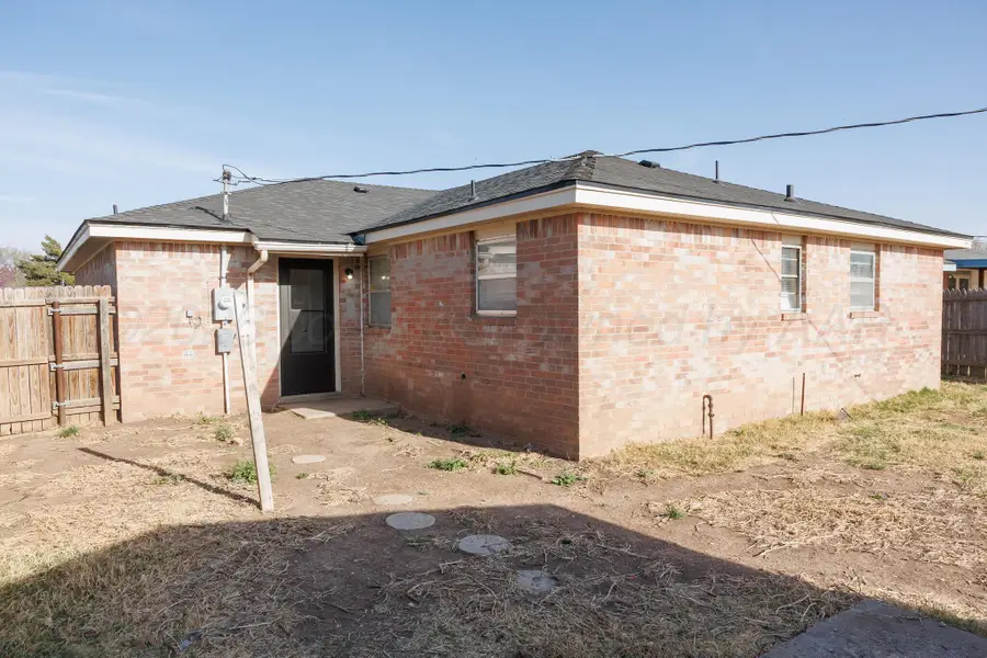 305 Spruce Avenue, Dumas, TX 79029-2817 - #3