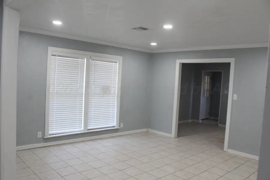 503 Plains Avenue, Hereford, TX 79045 - #3