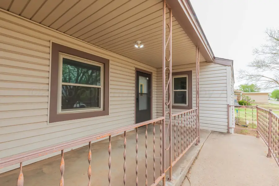 200 S Wall Street, Shamrock, TX 79079 - #2