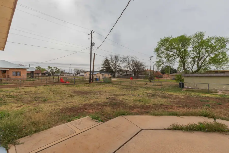 200 S Wall Street, Shamrock, TX 79079 - #3
