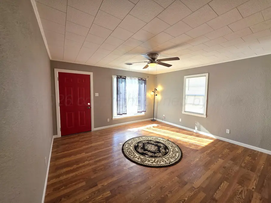 105 S Faulkner Street, Pampa, TX 79065-6124 - #2