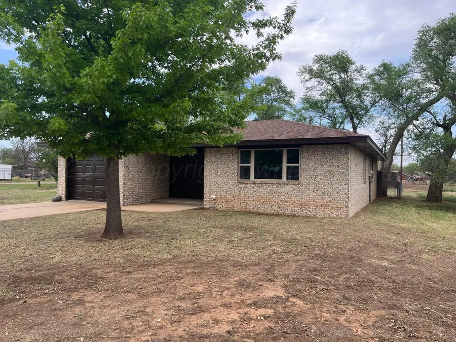 203 SE Avenue I, Childress, TX 79201 - #2