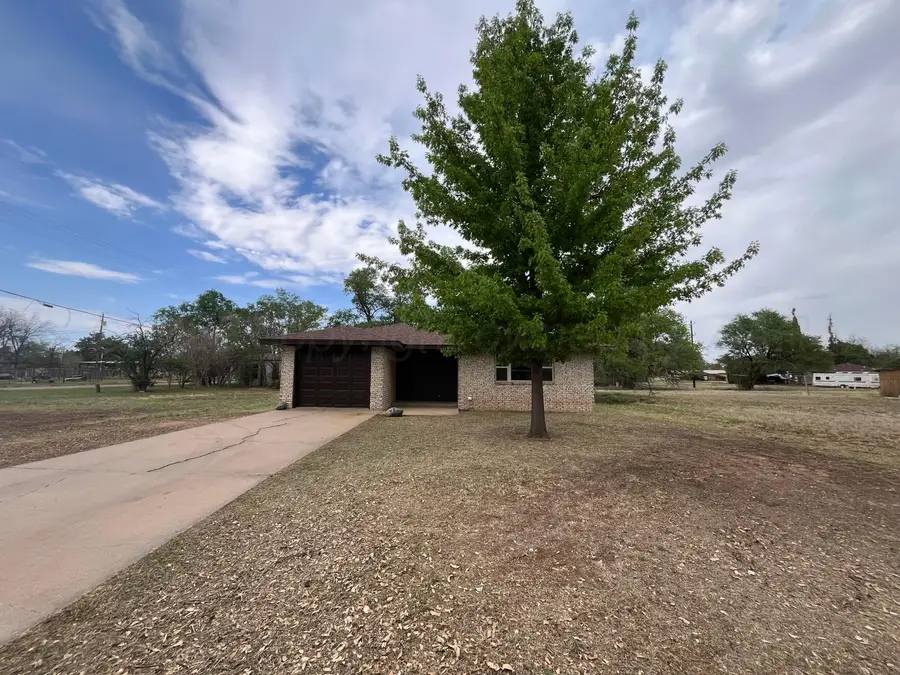 203 SE Avenue I, Childress, TX 79201 - #3