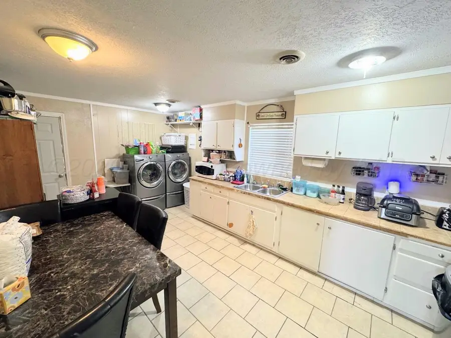 1413 S Harvard Street, Perryton, TX 79070-4414 - #3