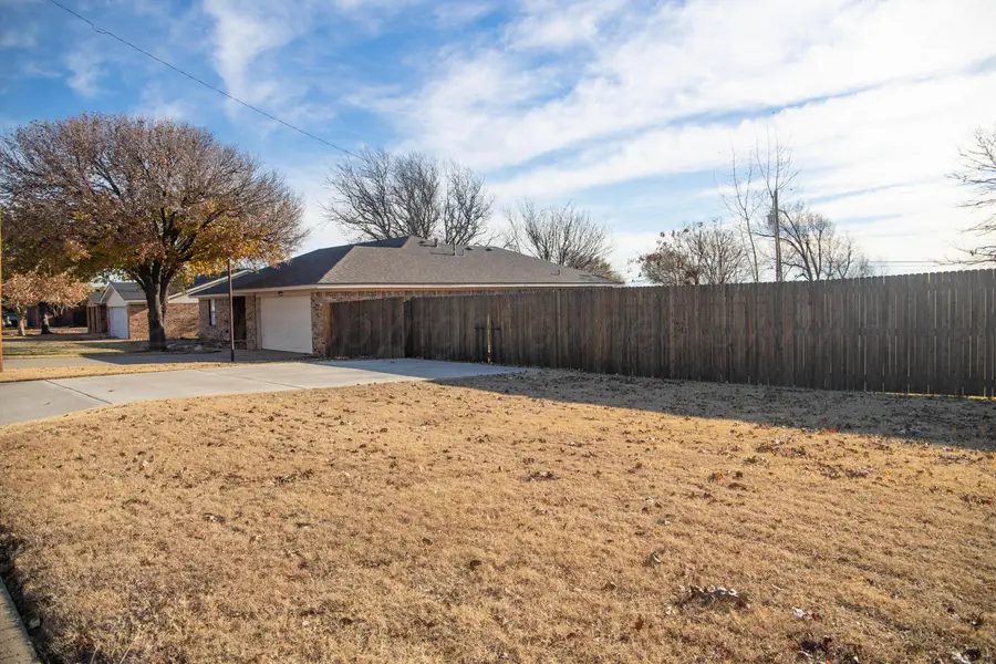 107 Pinehurst Street, Borger, TX 79007 - #3