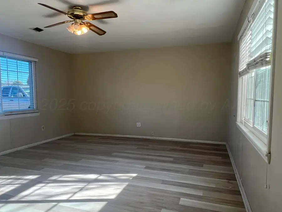503-507 SW 13th Avenue, Perryton, TX 79070 - #2