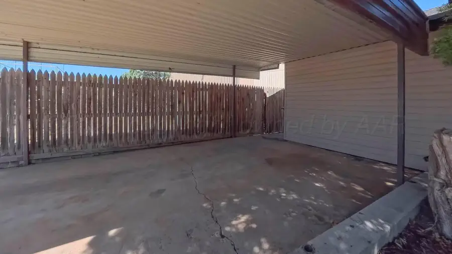 405 S Ridgeland Avenue, Fritch, TX 79036 - #3