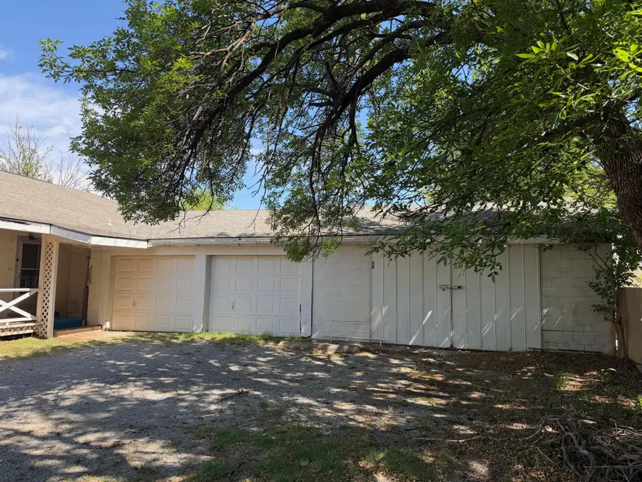 507 Ave B Se, Childress, TX 79201 - #2