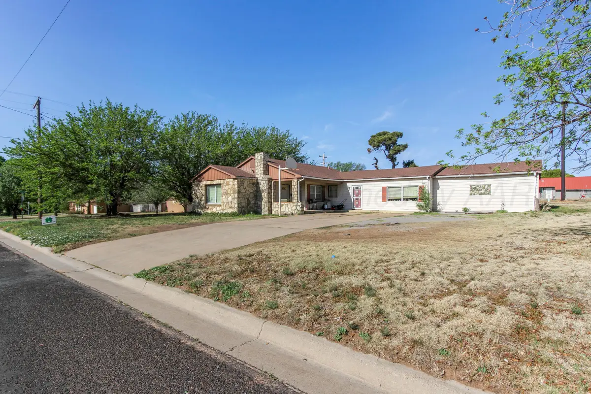 715 S Main Street, Shamrock, TX 79079 - #1