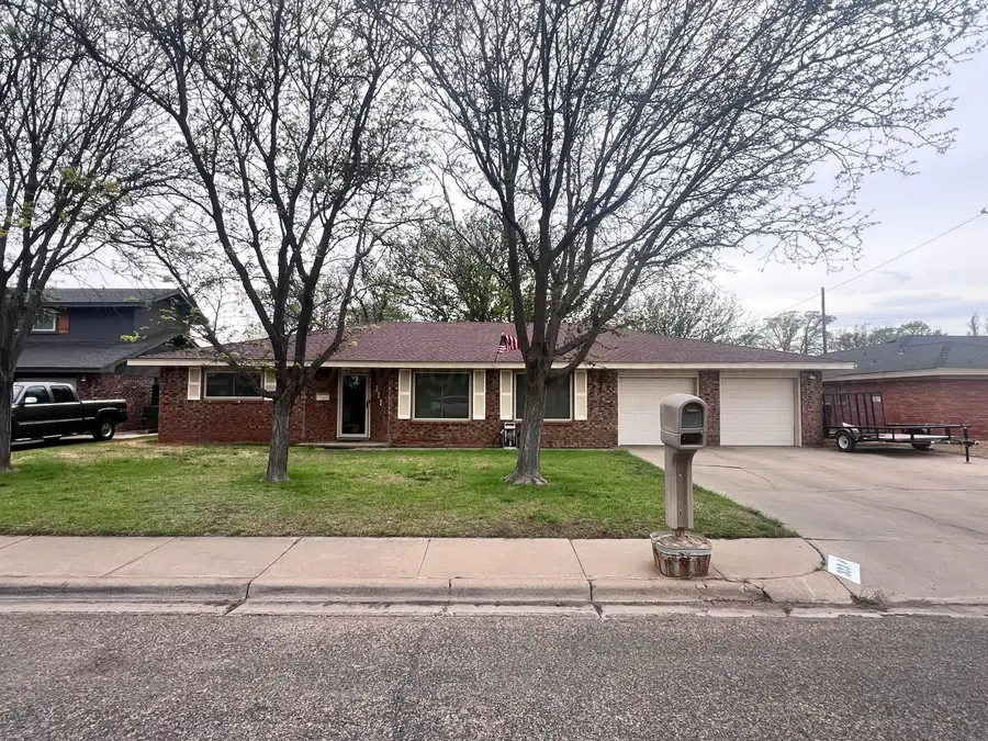 323 Centre Street, Hereford, TX 79045 - #2