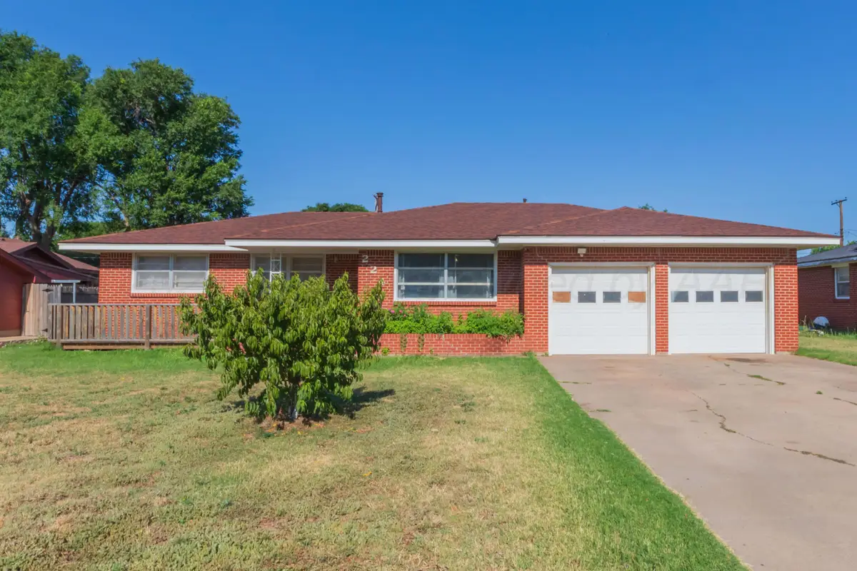 224 Powell Avenue, Dumas, TX 79029-4122 - Image #1