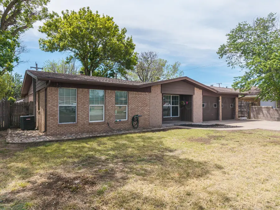 1204 NE 4th Street, Dumas, TX 79029-3404 - #2