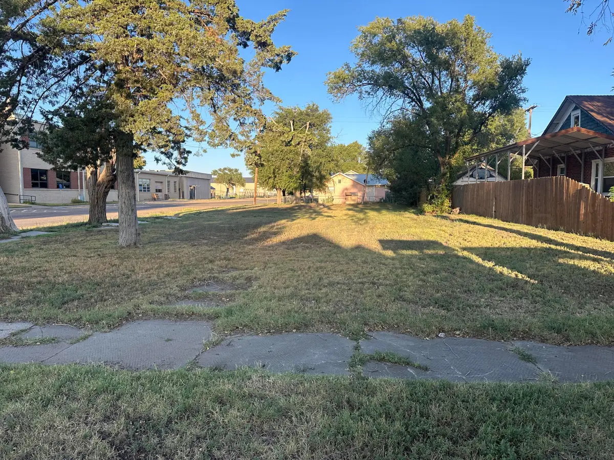 901 Oak Avenue, Dalhart, TX 79022 - #1