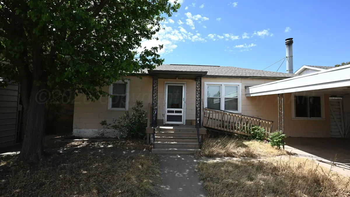 210 S Mackenzie Avenue, Stinnett, TX 79083 - #1