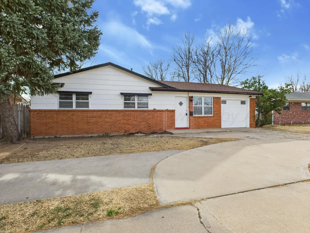 1002 NE 4th Street, Dumas, TX 79029 - #1