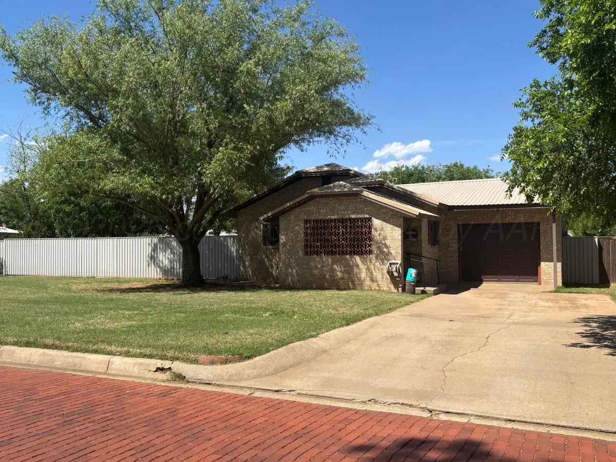 404 Avenue D Nw, Childress, TX 79201 - #1