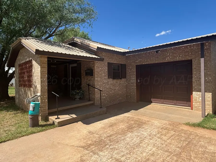 404 Avenue D Nw, Childress, TX 79201 - #2