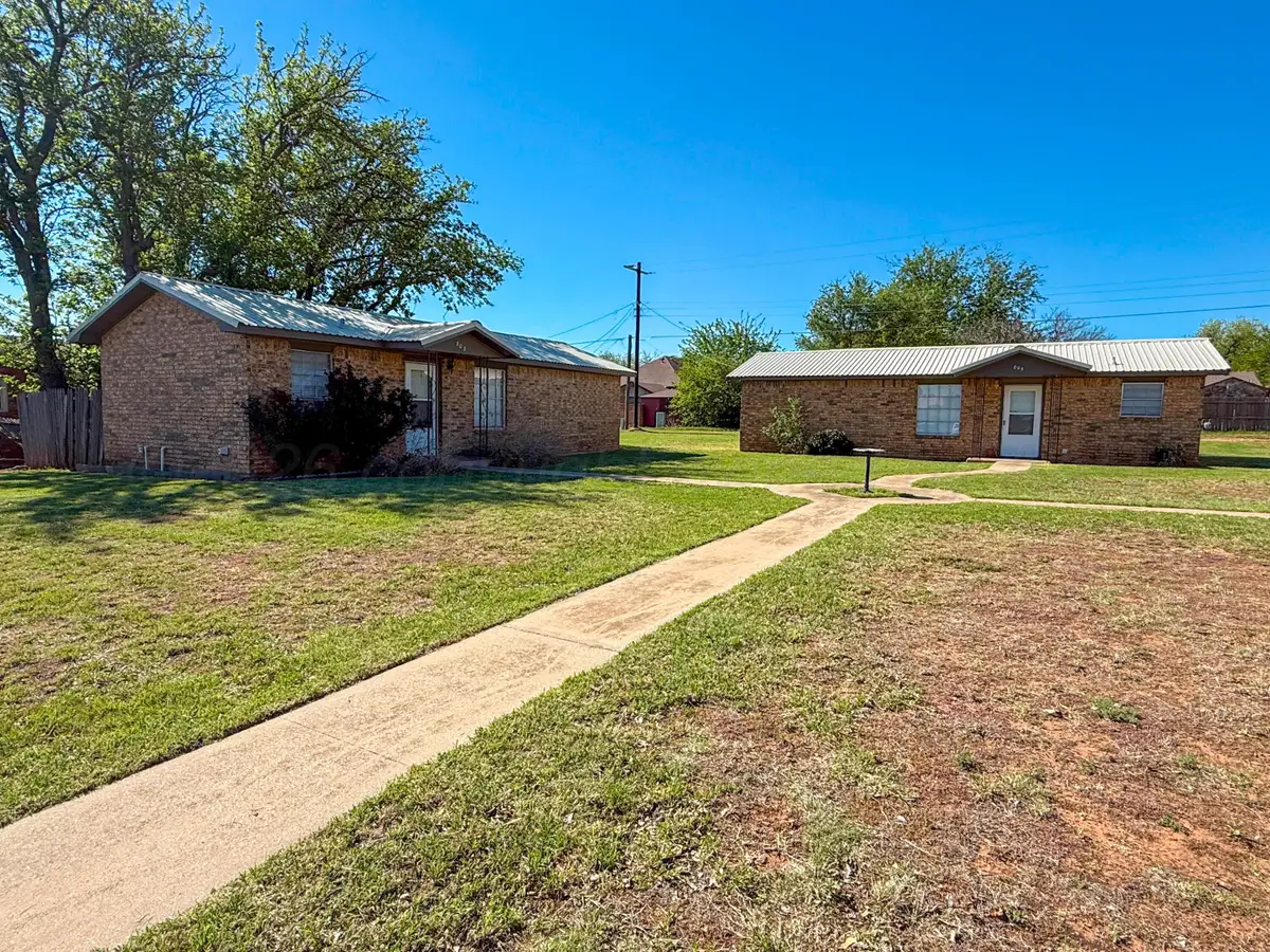 805 Avenue J, Childress, TX 79201 - #1