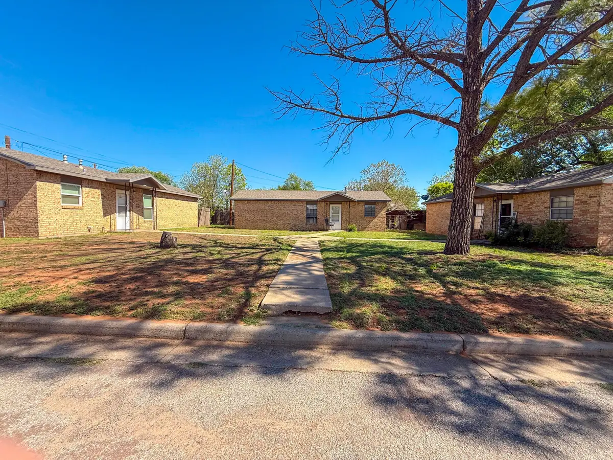 805 Avenue J, Childress, TX 79201 - #1