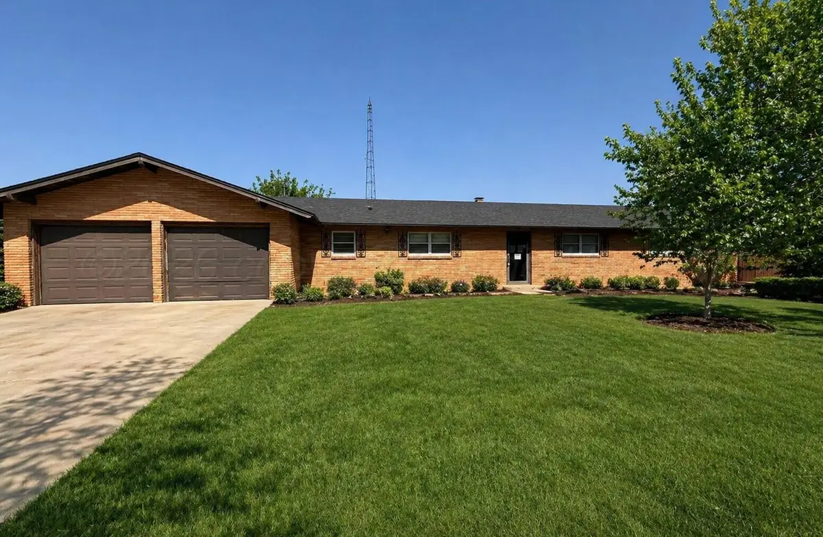 613 S Pearl Street, Stratford, TX 79084 - #1