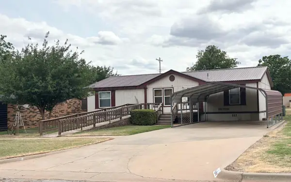 905 Avenue J Nw, Childress, TX 79201