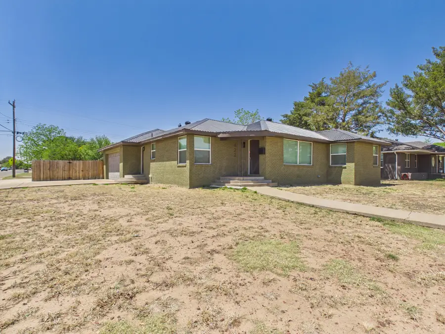 422 Powell Avenue, Dumas, TX 79029-4125 - #2