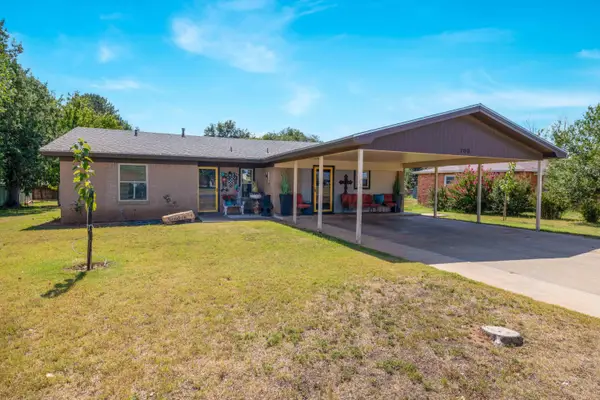 703 W Stinson Street, Dimmitt, TX 79027