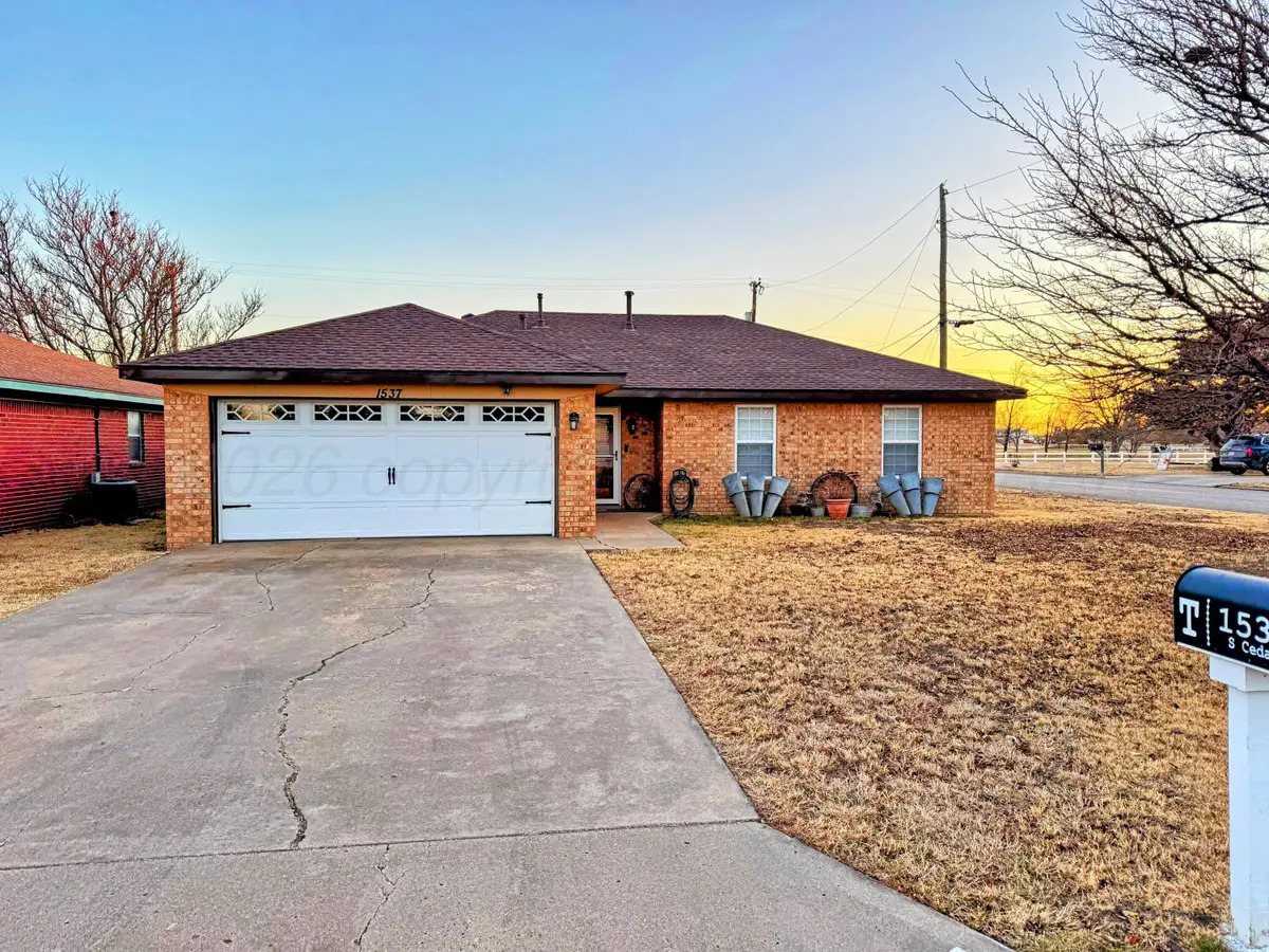 1537 S Cedar Street, Perryton, TX 79070 - #1