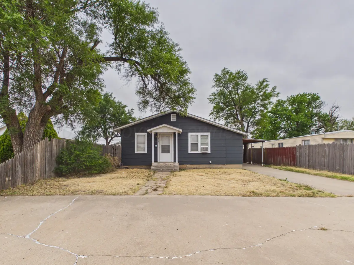 815 W Kingsmill Avenue, Pampa, TX 79065-6339 - #1