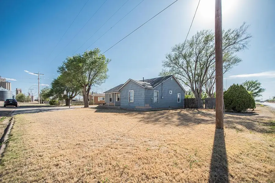 411 NE 4th Street, Dimmitt, TX 79027 - #2