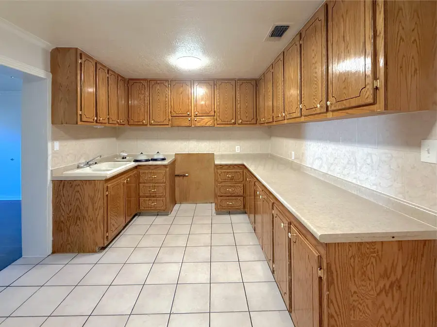 1015 Miller Avenue, Dumas, TX 79029-4708 - #3
