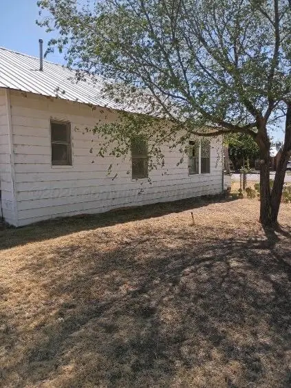 328 N Austin Avenue, Tulia, TX 79088 - #1