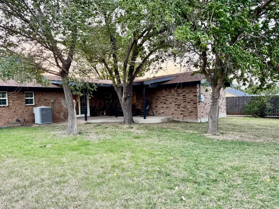 1639 S Willard Avenue, Canadian, TX 79014 - #3