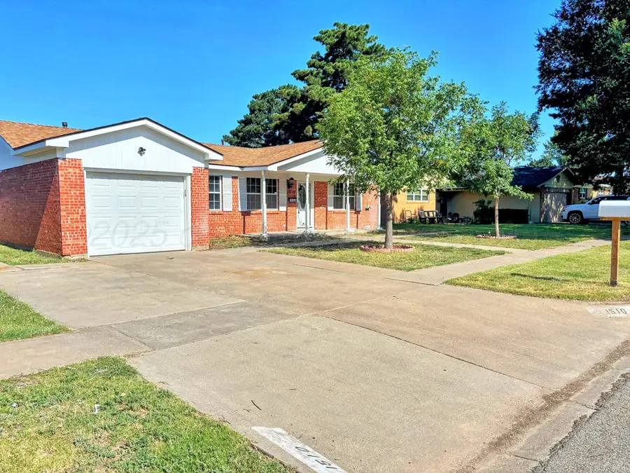 1510 S Indiana Street, Perryton, TX 79070 - #2
