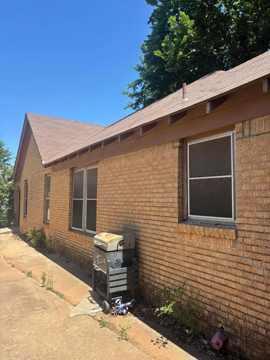 1105 Avenue J Nw, Childress, TX 79201 - #3