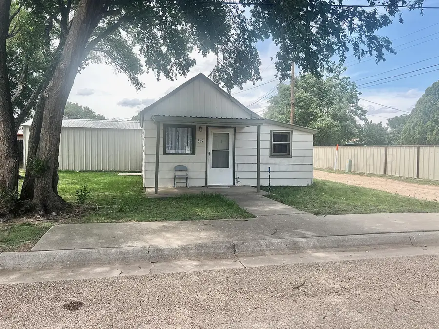 609 S 4th Street, Stratford, TX 79084 - #2