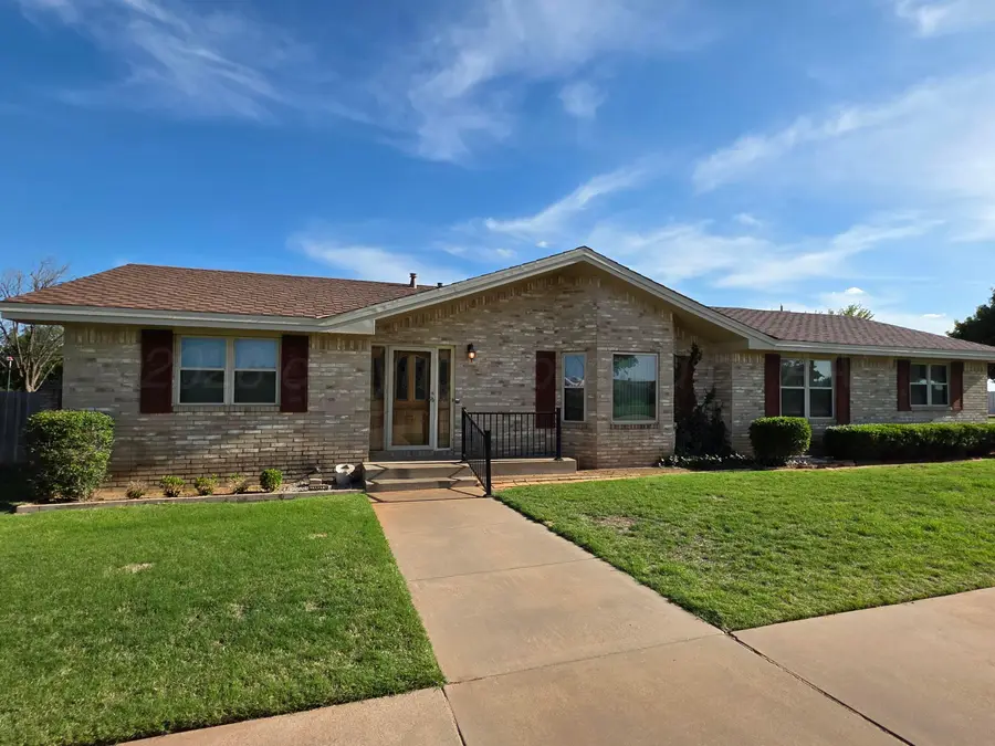 2113 Country Club Drive, Childress, TX 79201 - #2