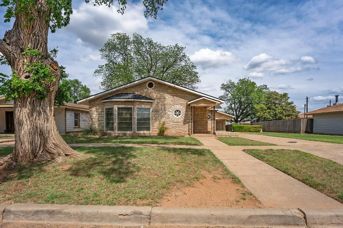 504 N Madden Street, Shamrock, TX 79079 - #1